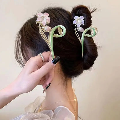 06 Pearl Lily Flower Claw Clip