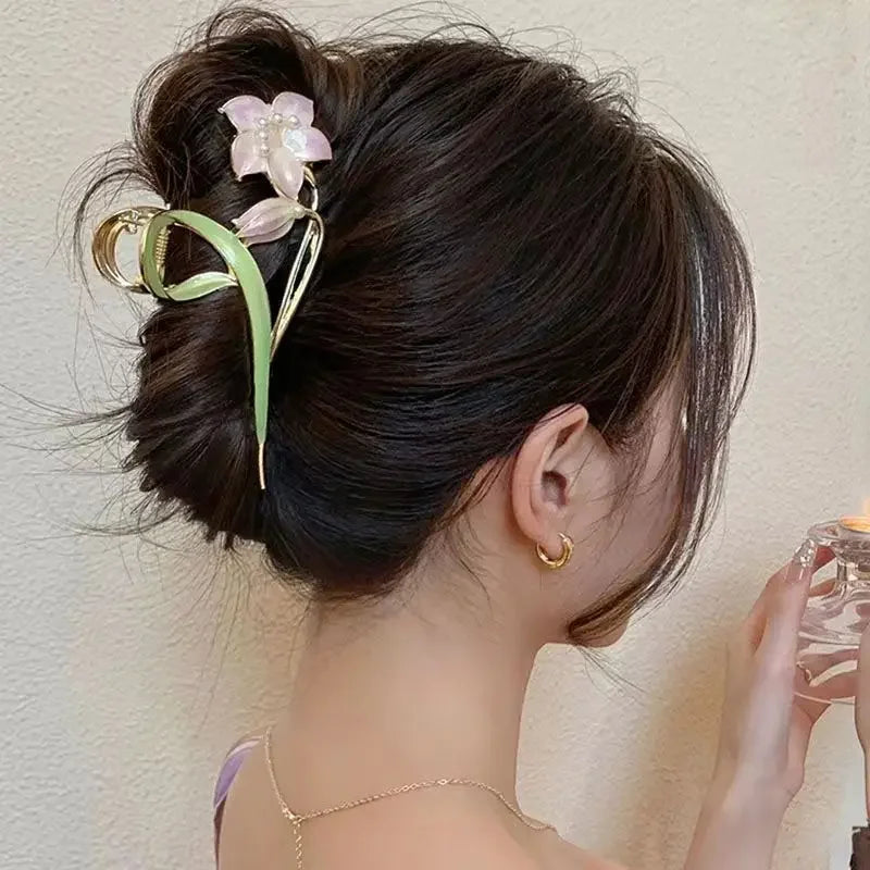 06 Pearl Lily Flower Claw Clip