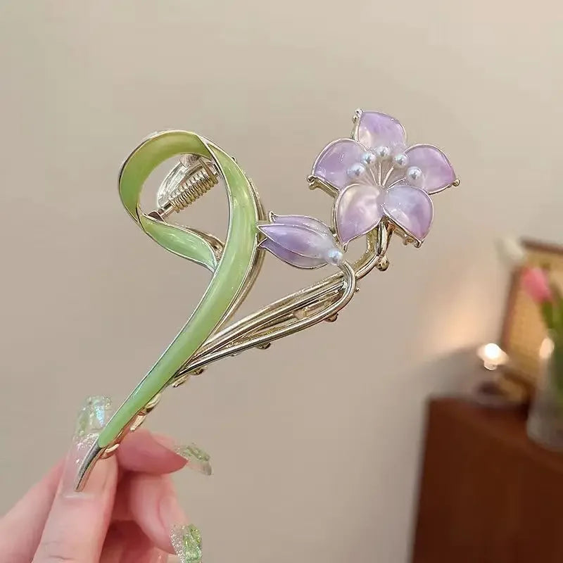 06 Pearl Lily Flower Claw Clip