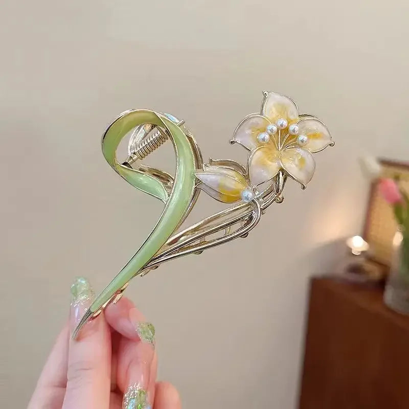 06 Pearl Lily Flower Claw Clip