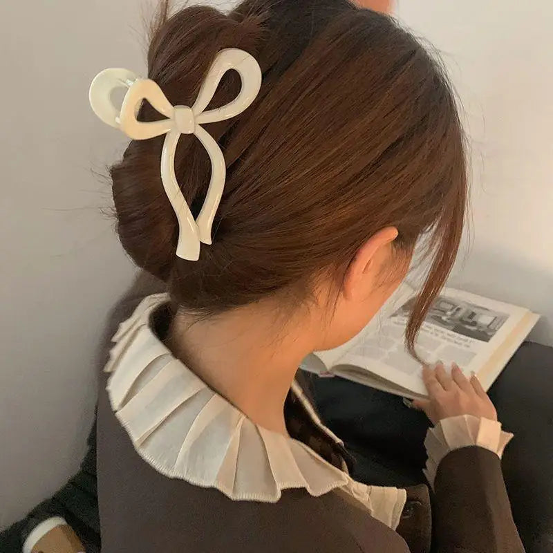 06 Glossy Bow Claw Clip